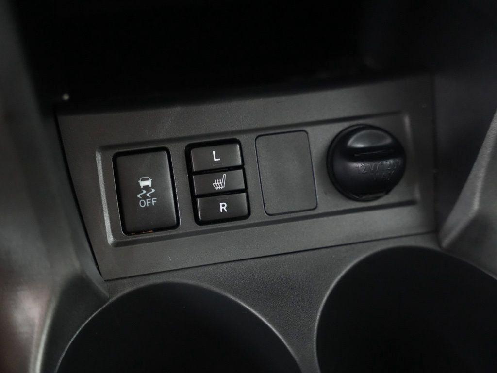 Toyota RAV4 4WD 4dr 4-cyl 4-Spd AT Ltd (Natl) 2011