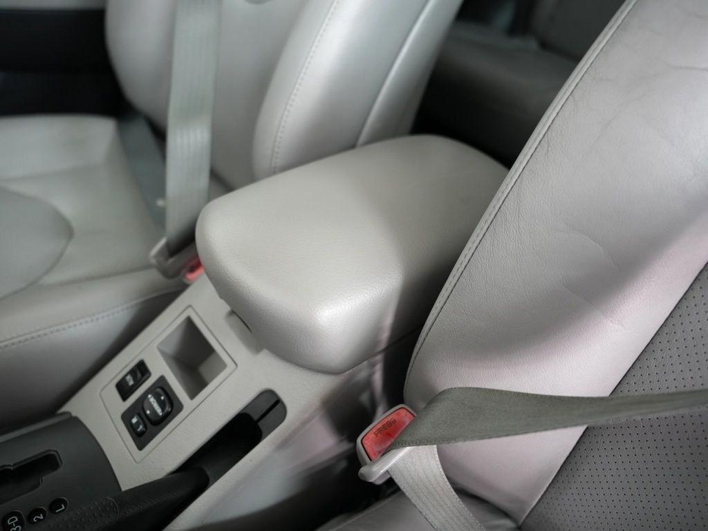 Toyota RAV4 4WD 4dr 4-cyl 4-Spd AT Ltd (Natl) 2011