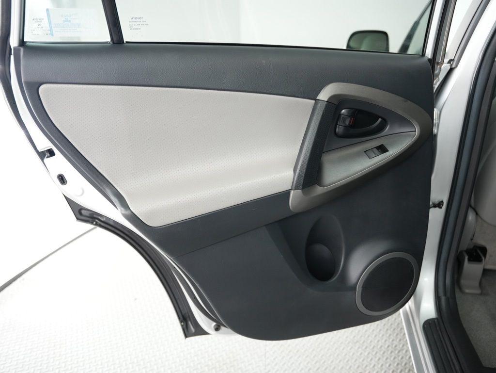 Toyota RAV4 4WD 4dr 4-cyl 4-Spd AT Ltd (Natl) 2011