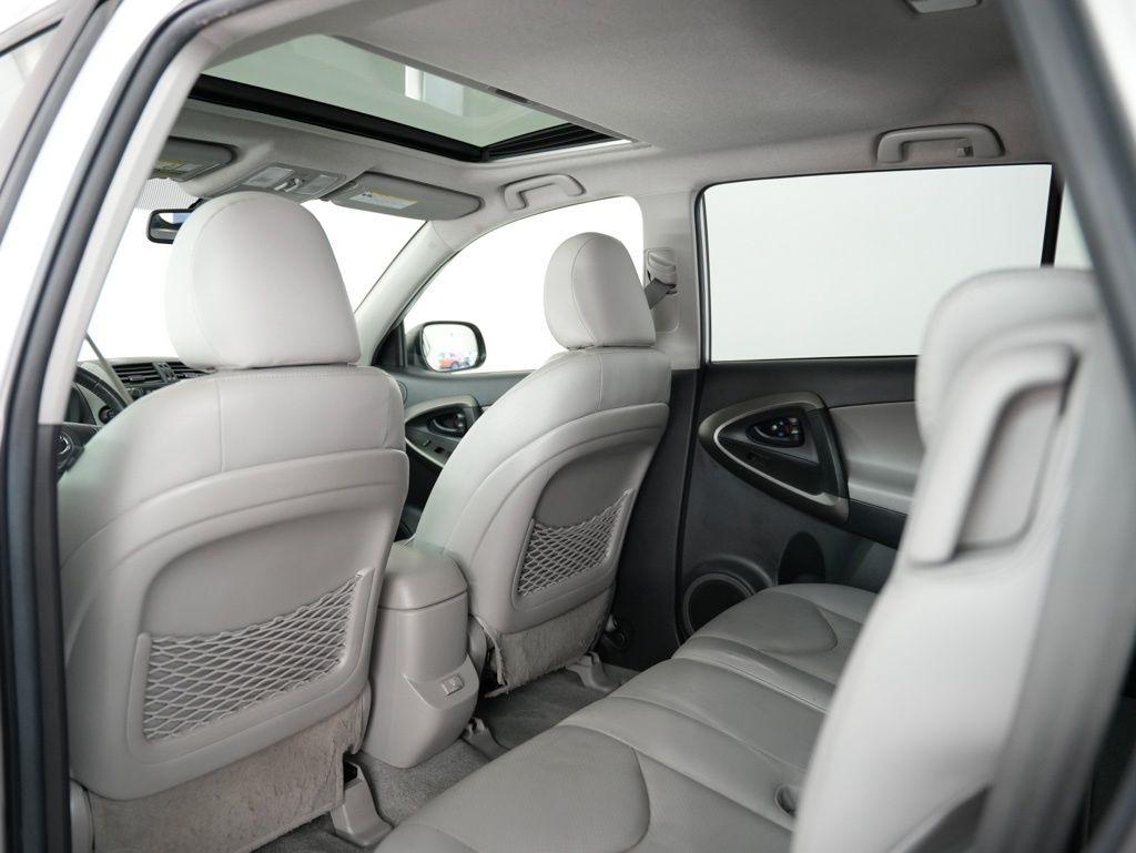Toyota RAV4 4WD 4dr 4-cyl 4-Spd AT Ltd (Natl) 2011