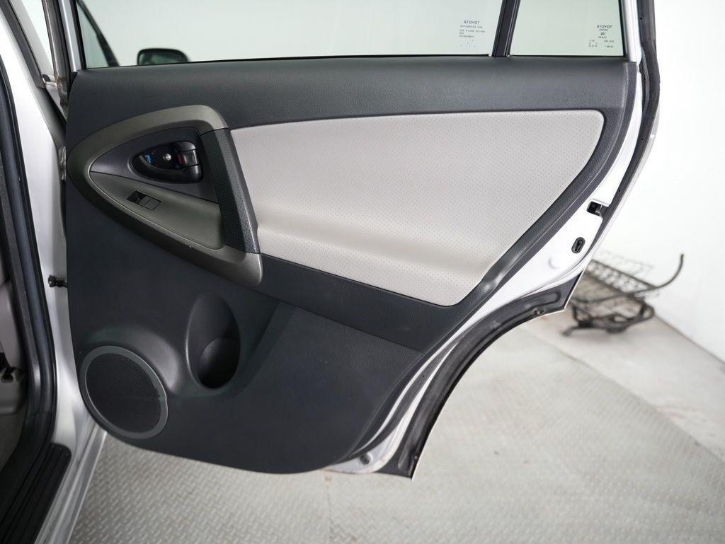 Toyota RAV4 4WD 4dr 4-cyl 4-Spd AT Ltd (Natl) 2011