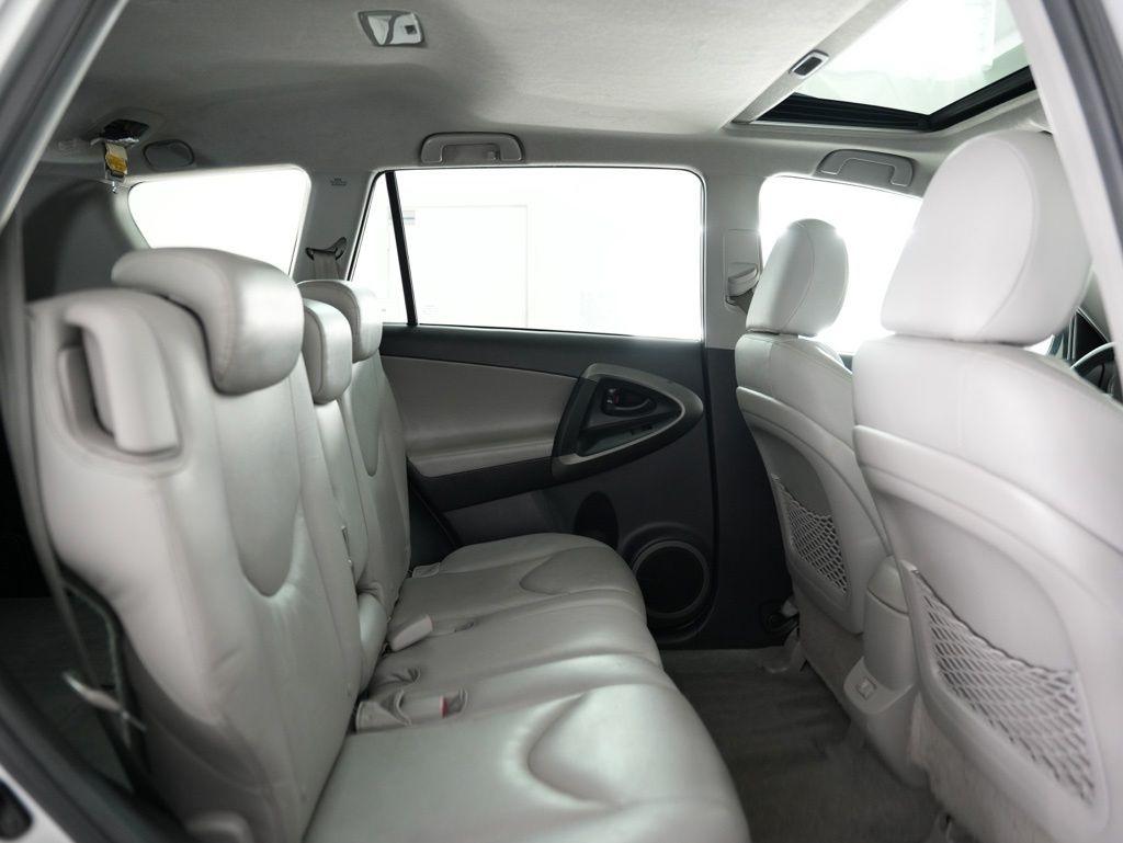 Toyota RAV4 4WD 4dr 4-cyl 4-Spd AT Ltd (Natl) 2011