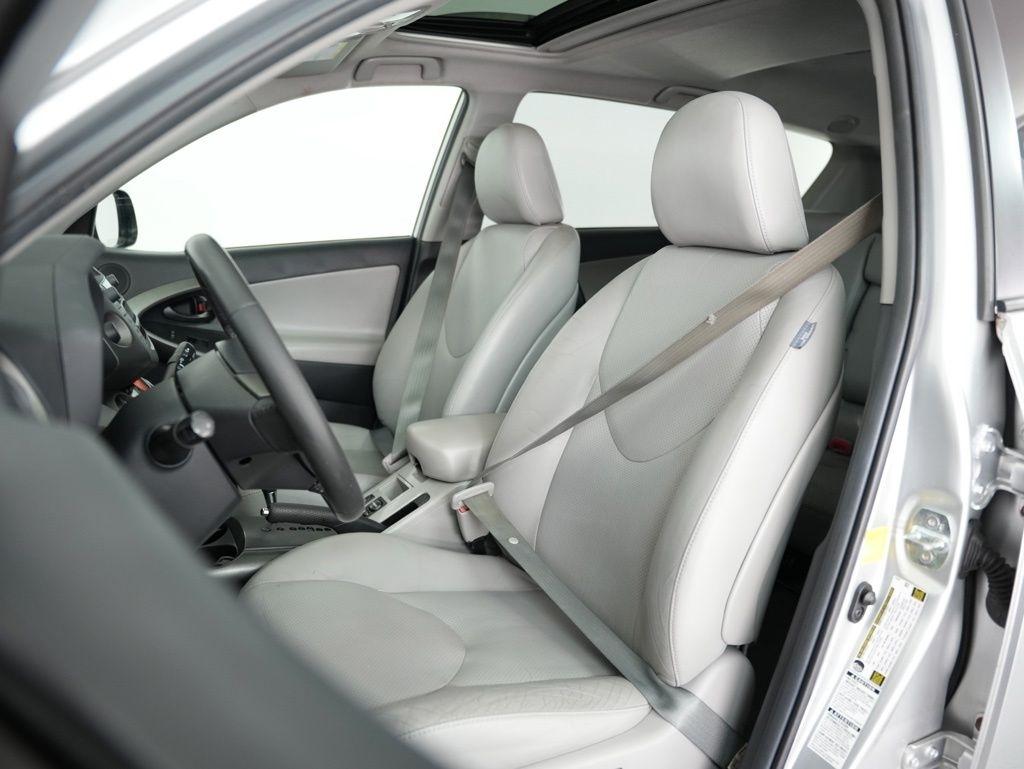 Toyota RAV4 4WD 4dr 4-cyl 4-Spd AT Ltd (Natl) 2011