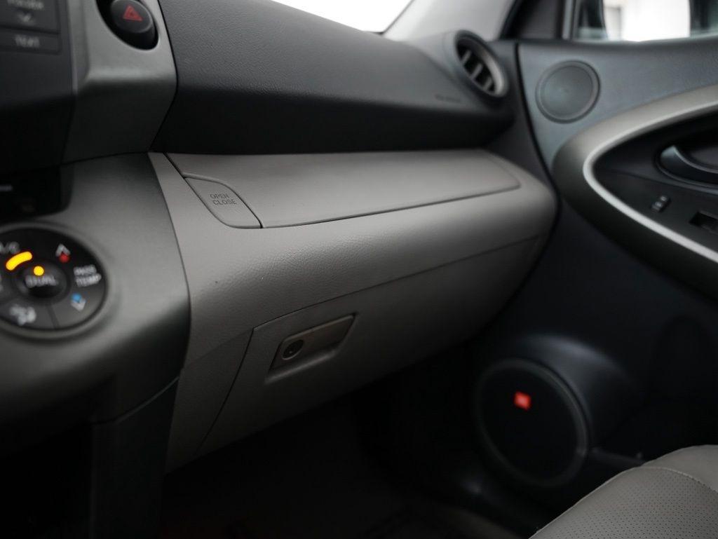 Toyota RAV4 4WD 4dr 4-cyl 4-Spd AT Ltd (Natl) 2011