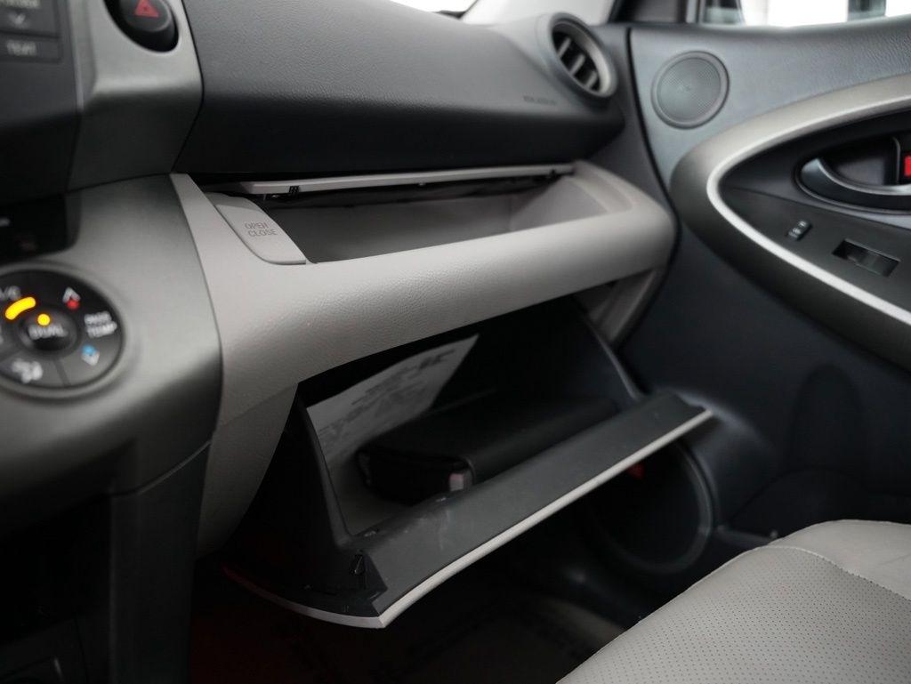 Toyota RAV4 4WD 4dr 4-cyl 4-Spd AT Ltd (Natl) 2011