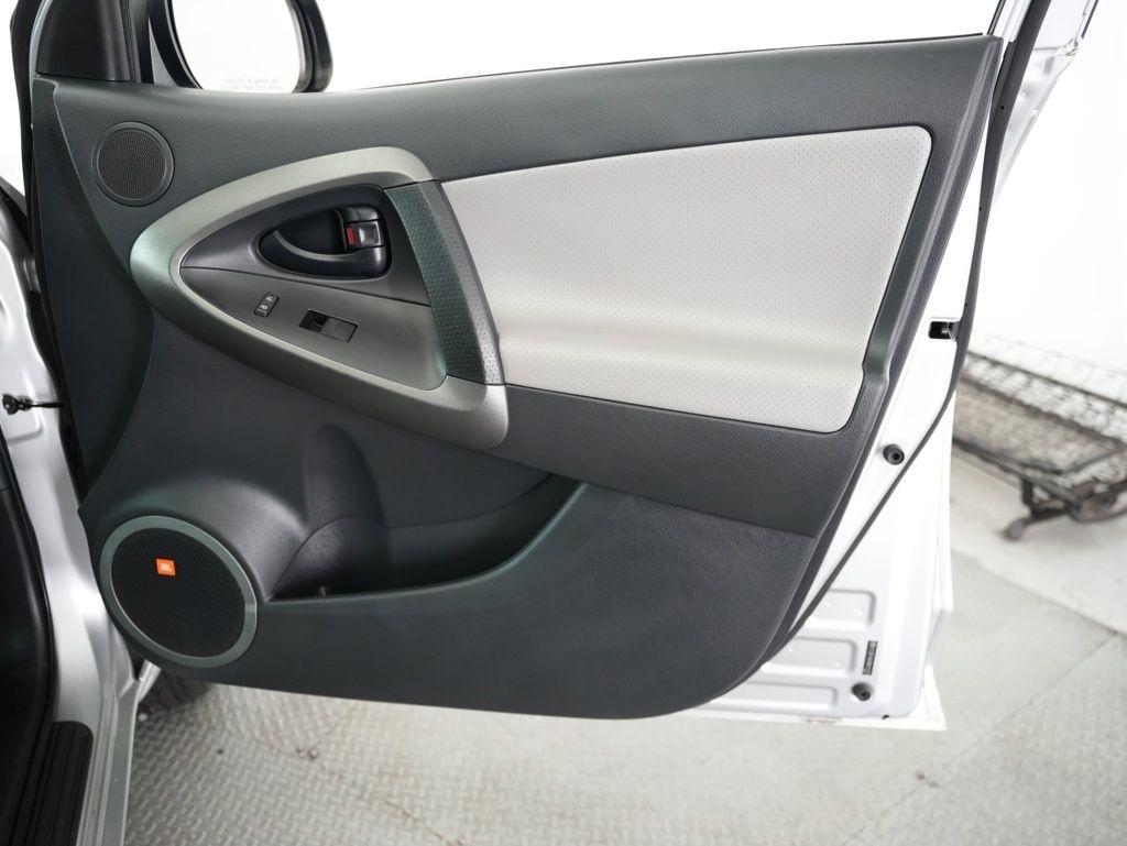 Toyota RAV4 4WD 4dr 4-cyl 4-Spd AT Ltd (Natl) 2011