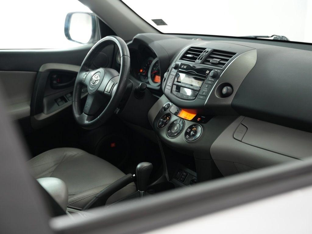 Toyota RAV4 4WD 4dr 4-cyl 4-Spd AT Ltd (Natl) 2011