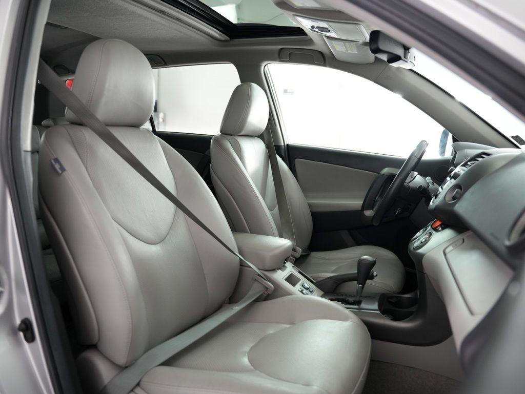Toyota RAV4 4WD 4dr 4-cyl 4-Spd AT Ltd (Natl) 2011