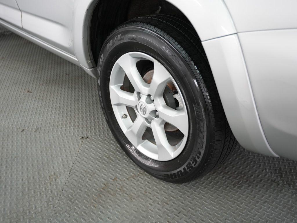 Toyota RAV4 4WD 4dr 4-cyl 4-Spd AT Ltd (Natl) 2011