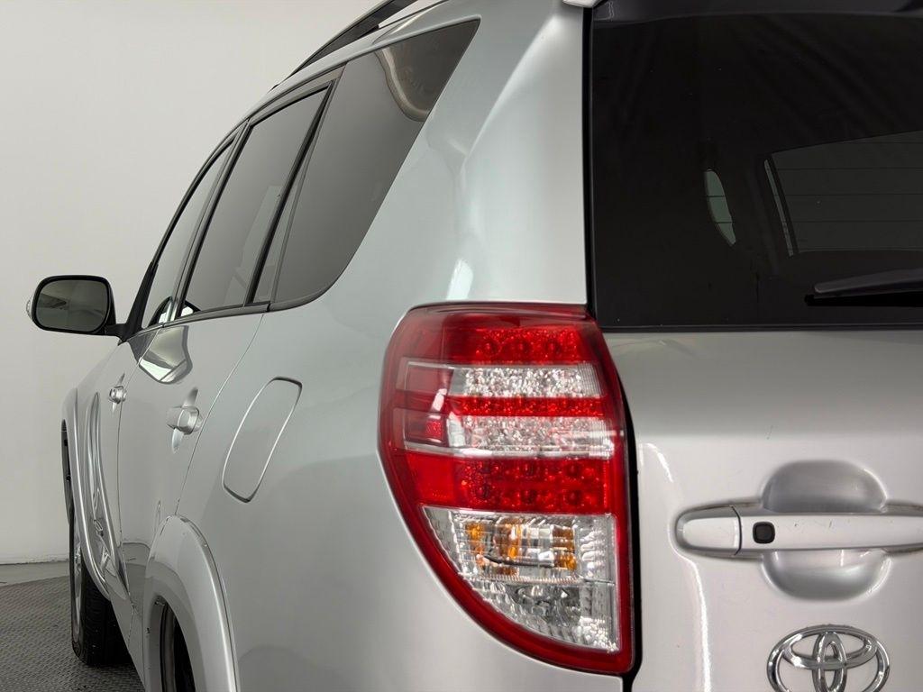 Toyota RAV4 4WD 4dr 4-cyl 4-Spd AT Ltd (Natl) 2011