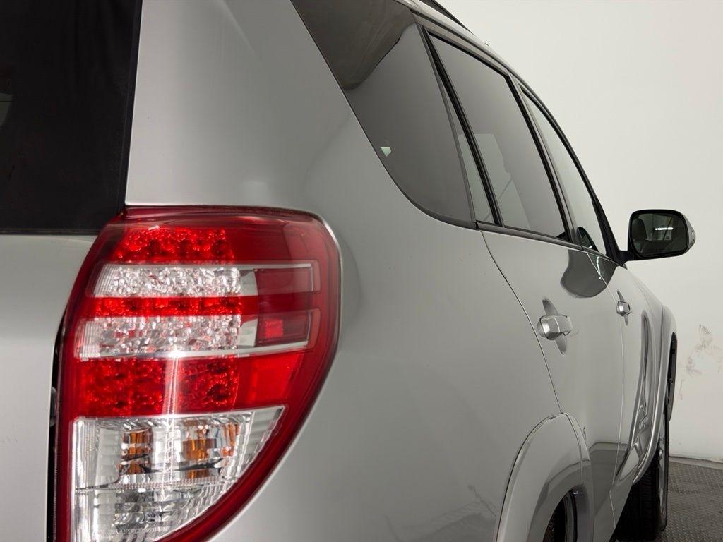 Toyota RAV4 4WD 4dr 4-cyl 4-Spd AT Ltd (Natl) 2011