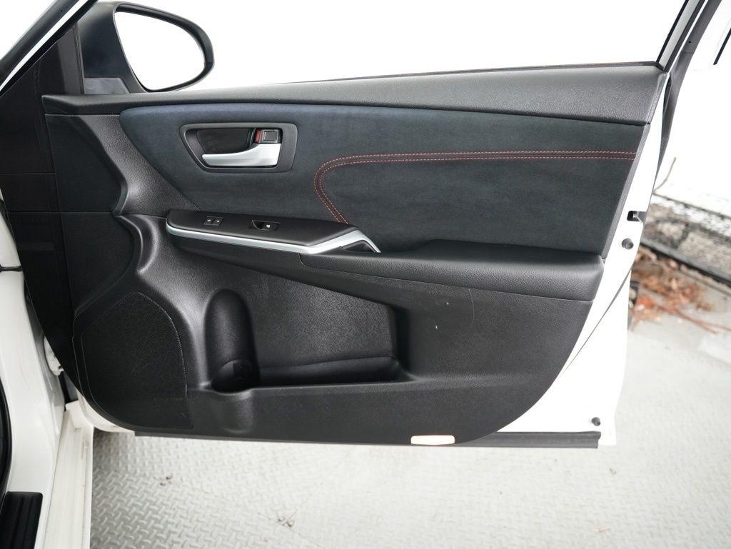 Toyota Camry 4dr Sdn V6 Auto XSE (Natl) 2015