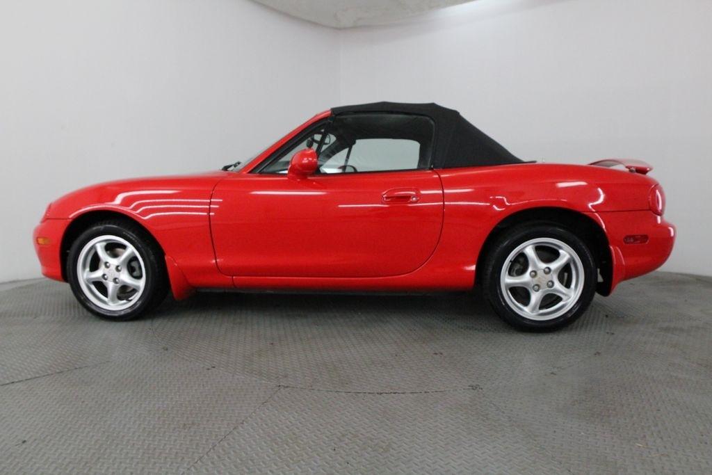 Mazda MX-5 Miata 2dr Conv Cloth Auto 2002