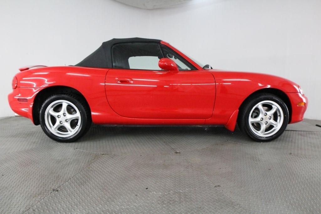 Mazda MX-5 Miata 2dr Conv Cloth Auto 2002