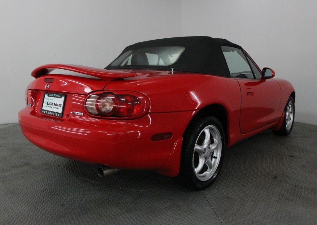 Mazda MX-5 Miata 2dr Conv Cloth Auto 2002