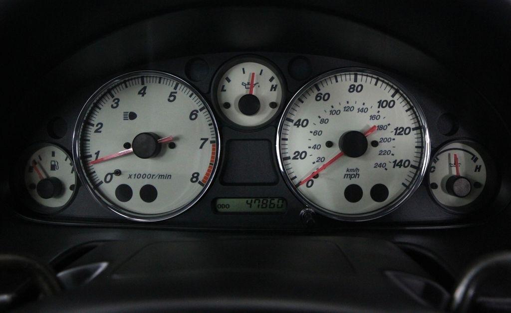 Mazda MX-5 Miata 2dr Conv Cloth Auto 2002