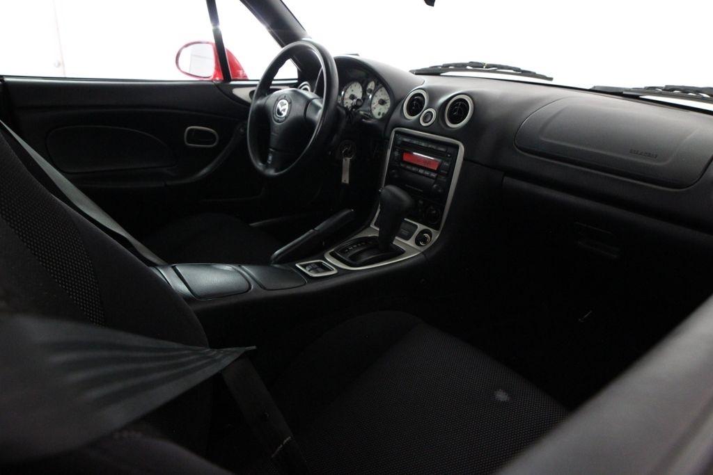 Mazda MX-5 Miata 2dr Conv Cloth Auto 2002