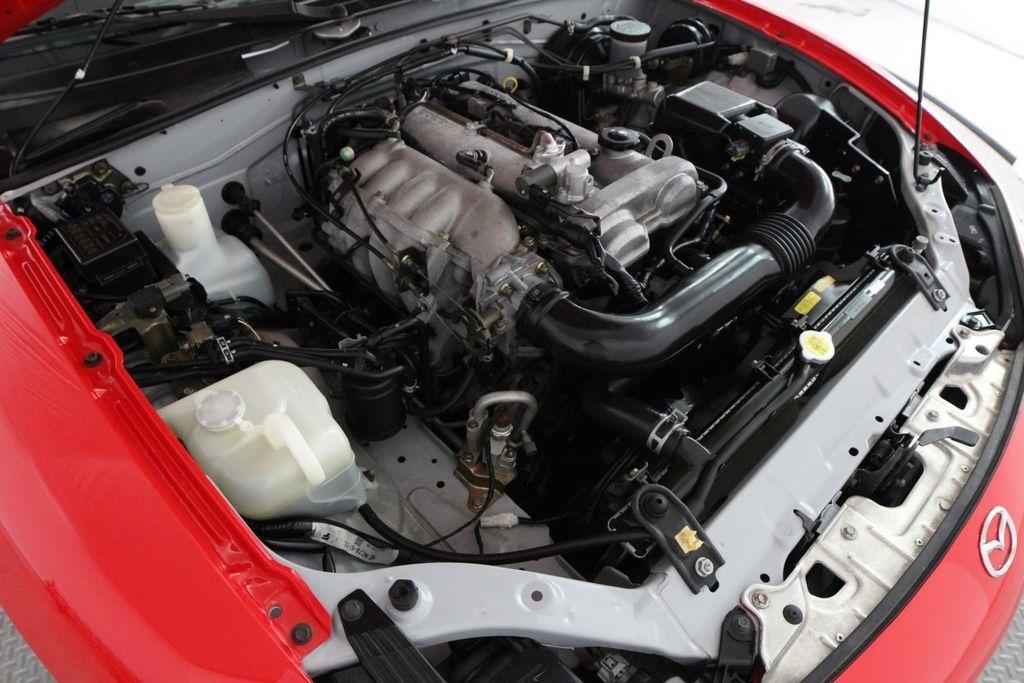 Mazda MX-5 Miata 2dr Conv Cloth Auto 2002