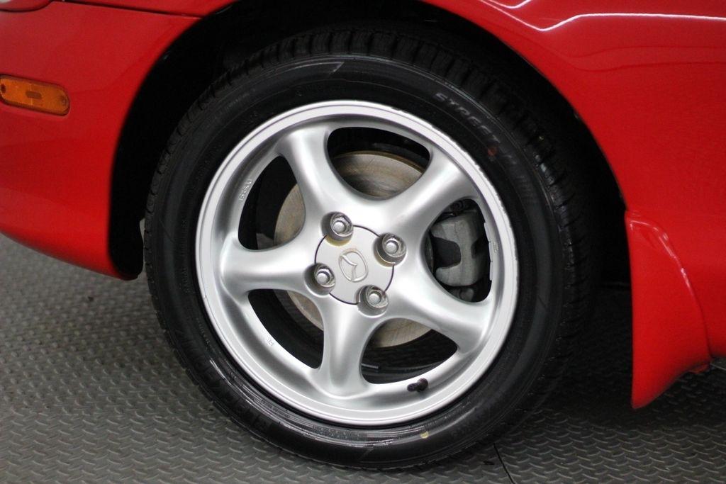 Mazda MX-5 Miata 2dr Conv Cloth Auto 2002