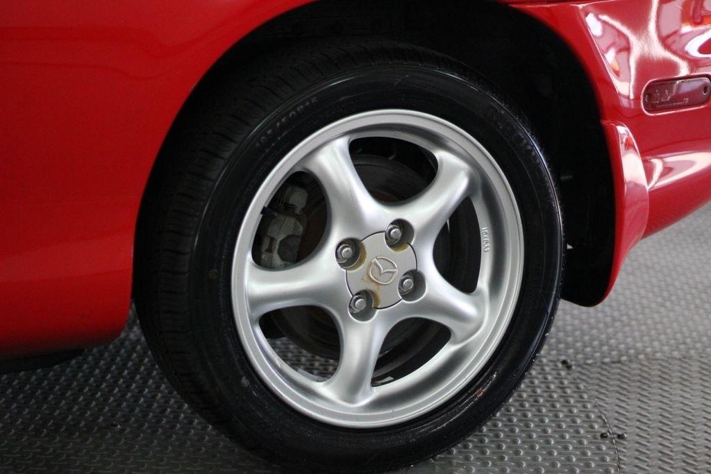 Mazda MX-5 Miata 2dr Conv Cloth Auto 2002