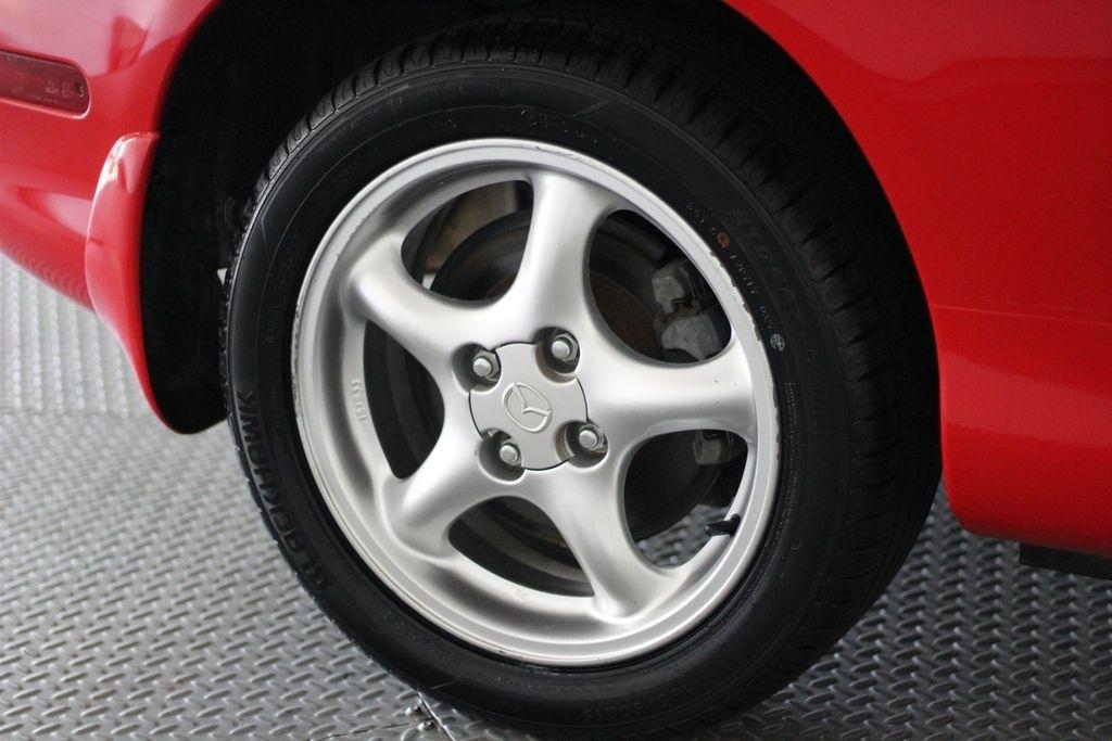 Mazda MX-5 Miata 2dr Conv Cloth Auto 2002