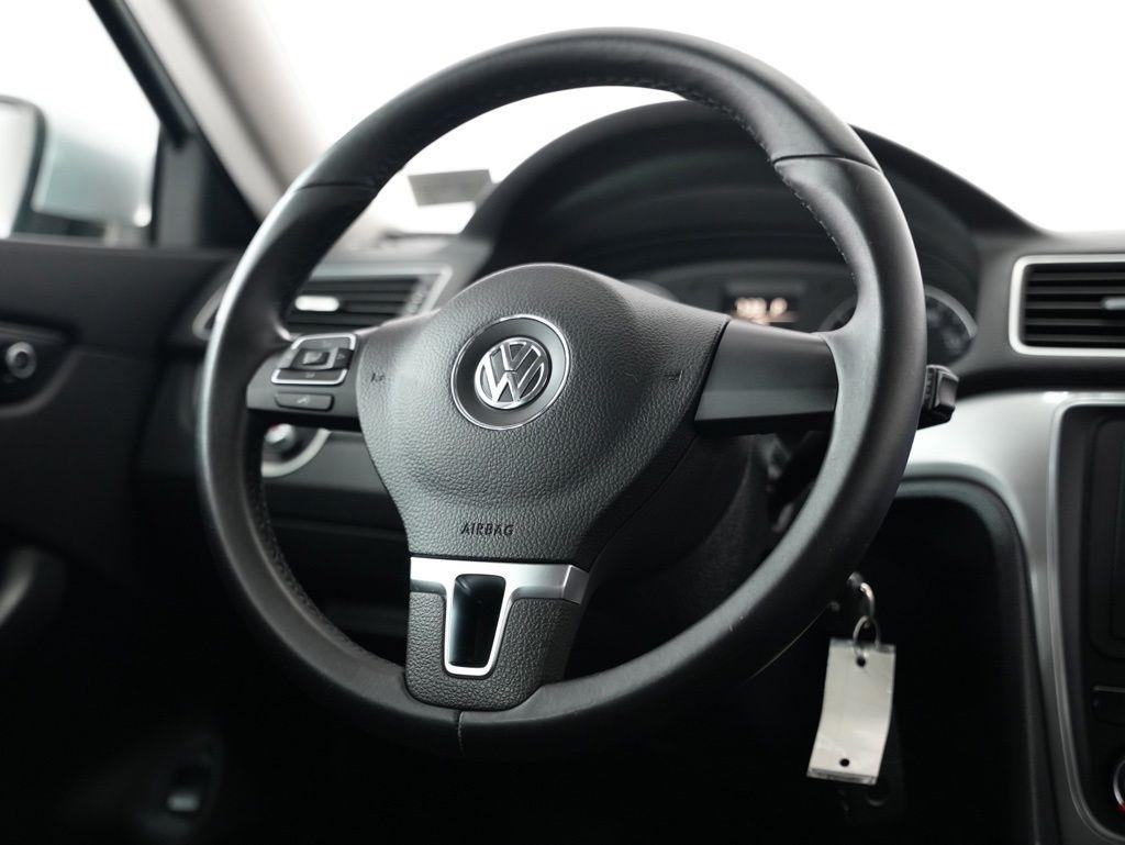 Volkswagen Passat 4dr Sdn 1.8T Auto S PZEV 2015