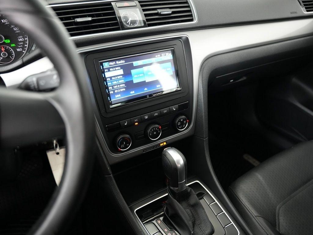 Volkswagen Passat 4dr Sdn 1.8T Auto S PZEV 2015