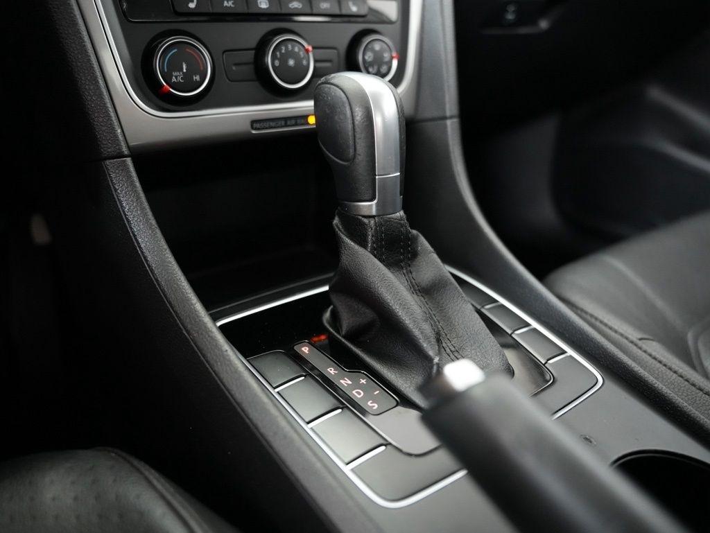 Volkswagen Passat 4dr Sdn 1.8T Auto S PZEV 2015