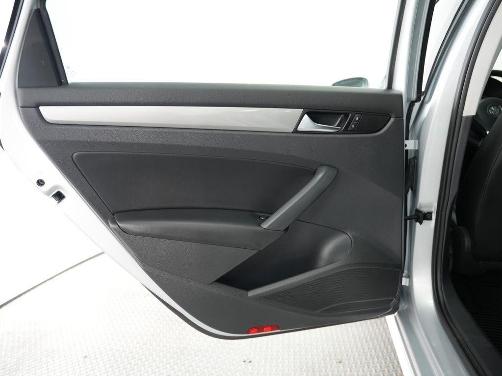 Volkswagen Passat 4dr Sdn 1.8T Auto S PZEV 2015