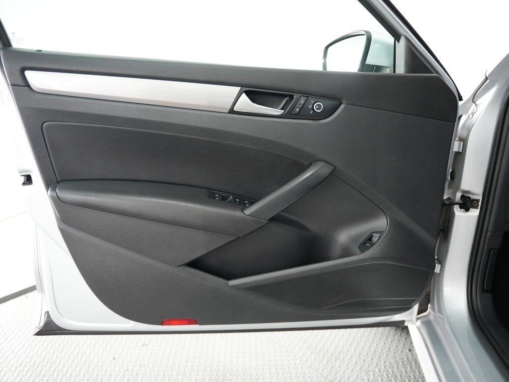 Volkswagen Passat 4dr Sdn 1.8T Auto S PZEV 2015