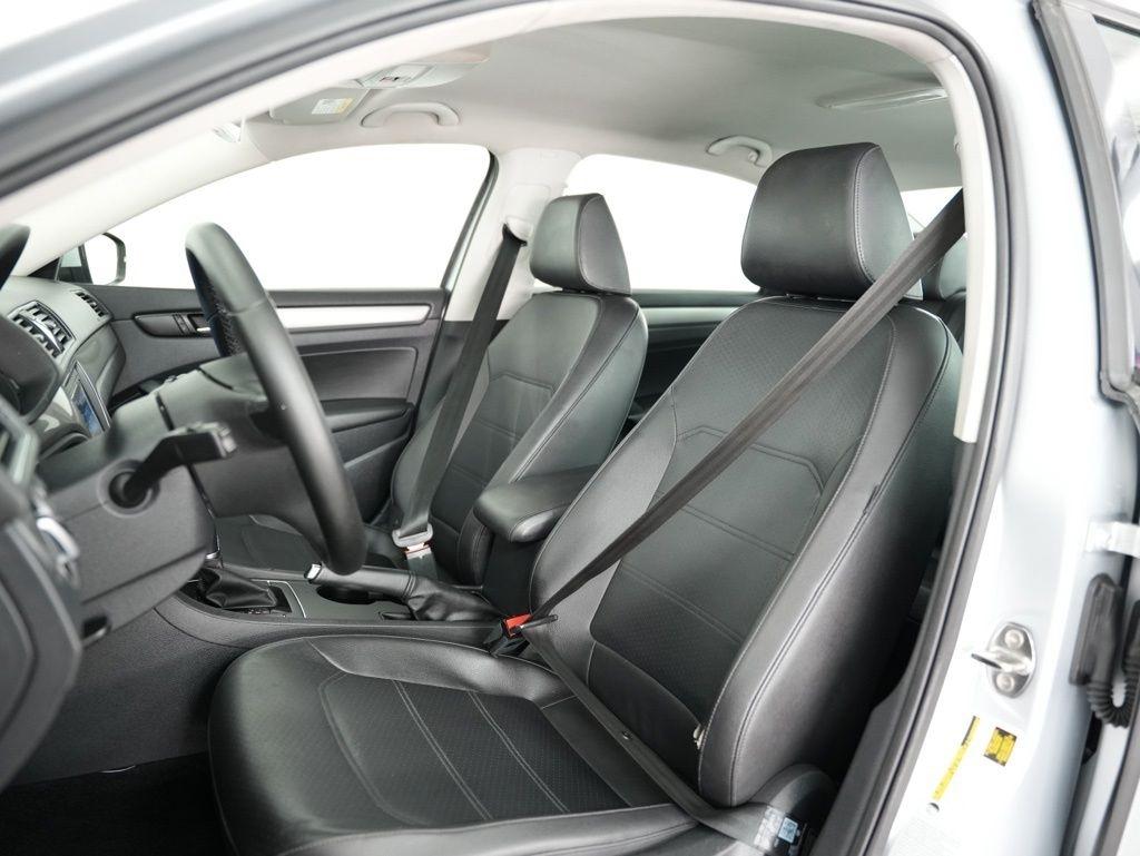 Volkswagen Passat 4dr Sdn 1.8T Auto S PZEV 2015