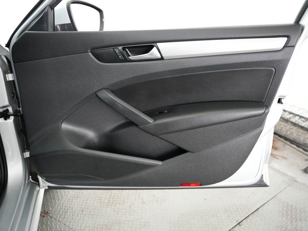 Volkswagen Passat 4dr Sdn 1.8T Auto S PZEV 2015