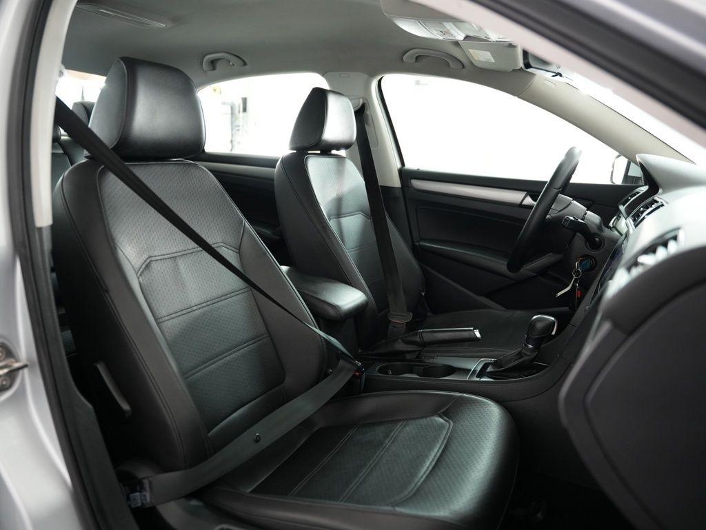 Volkswagen Passat 4dr Sdn 1.8T Auto S PZEV 2015