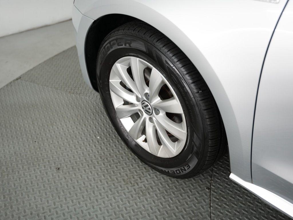 Volkswagen Passat 4dr Sdn 1.8T Auto S PZEV 2015