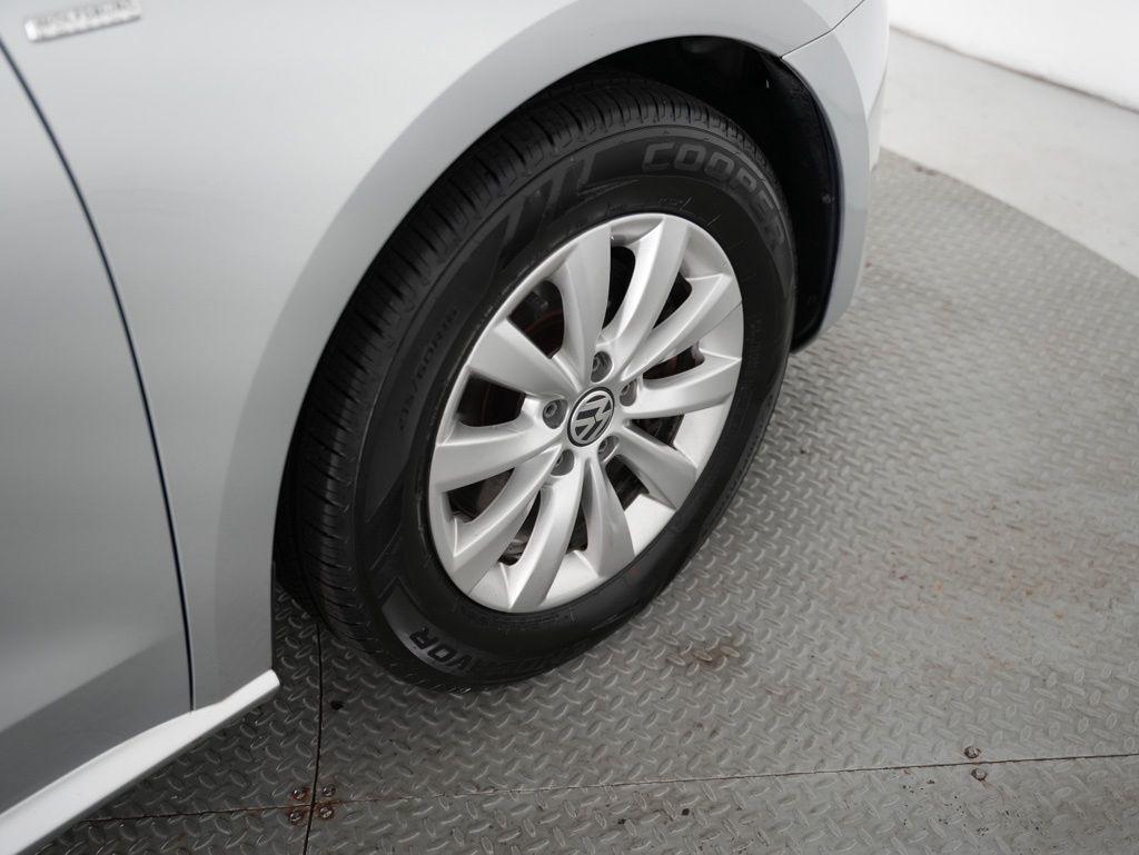 Volkswagen Passat 4dr Sdn 1.8T Auto S PZEV 2015