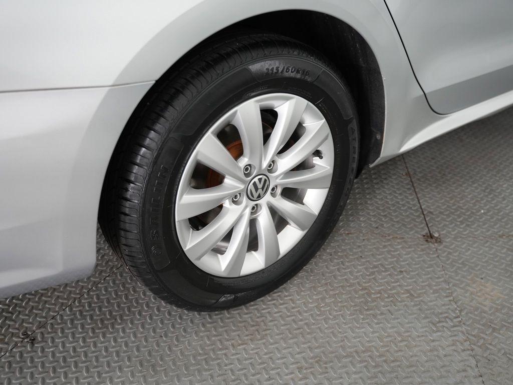 Volkswagen Passat 4dr Sdn 1.8T Auto S PZEV 2015