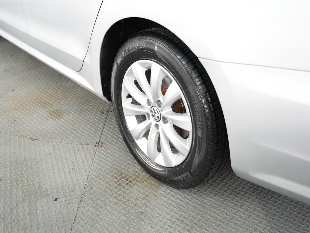 Volkswagen Passat 4dr Sdn 1.8T Auto S PZEV 2015