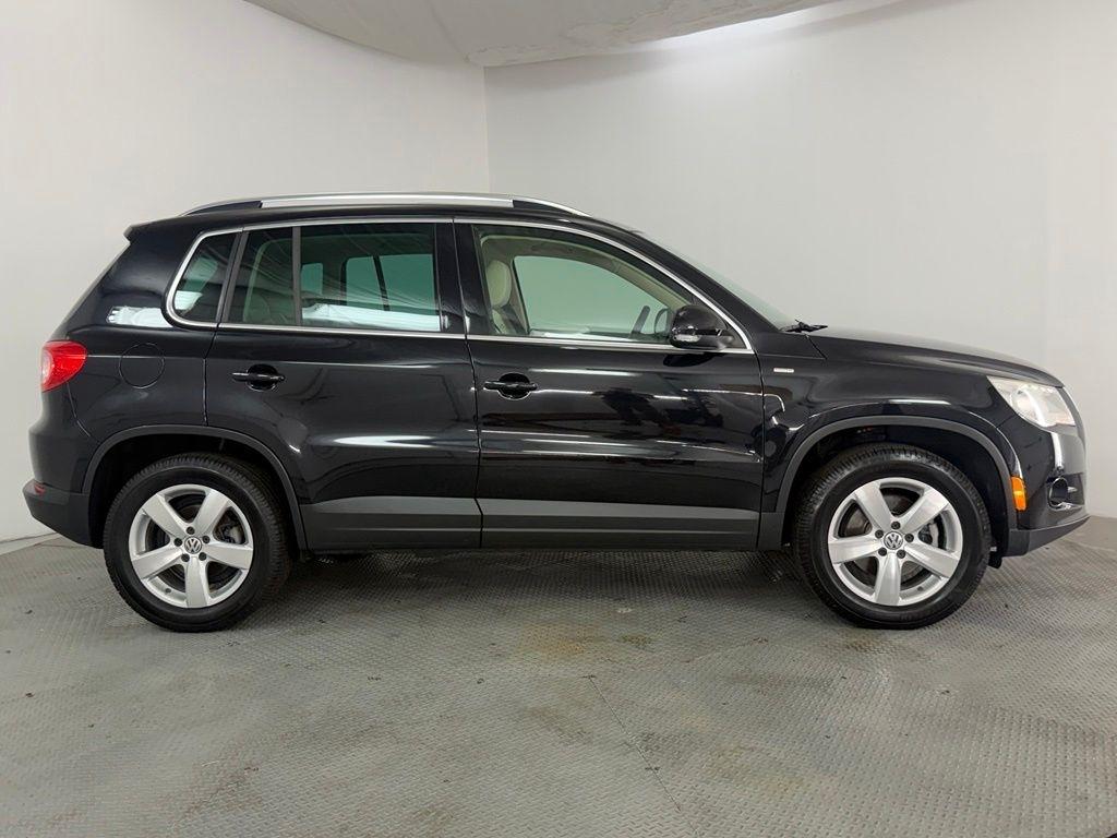 Volkswagen Tiguan AWD 4dr Wolfsburg 2010