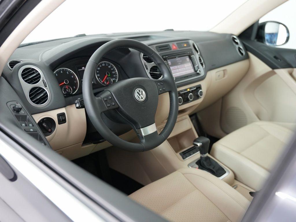 Volkswagen Tiguan AWD 4dr Wolfsburg 2010