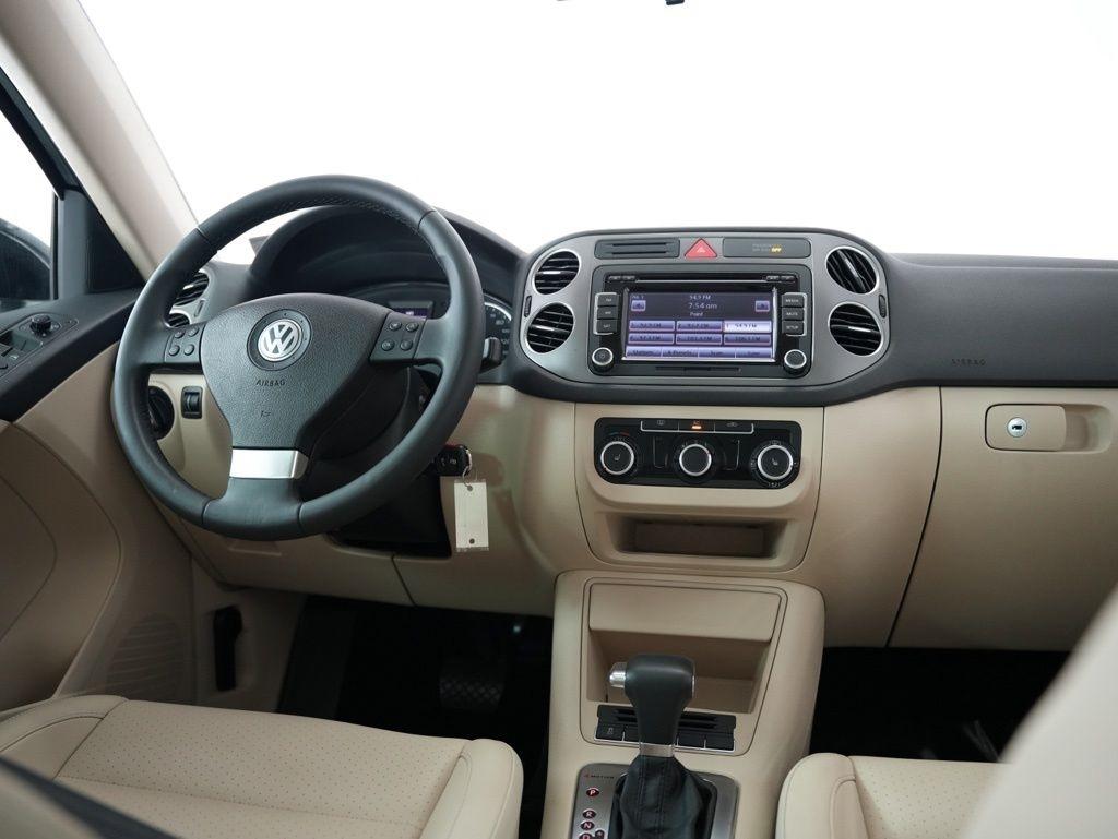 Volkswagen Tiguan AWD 4dr Wolfsburg 2010