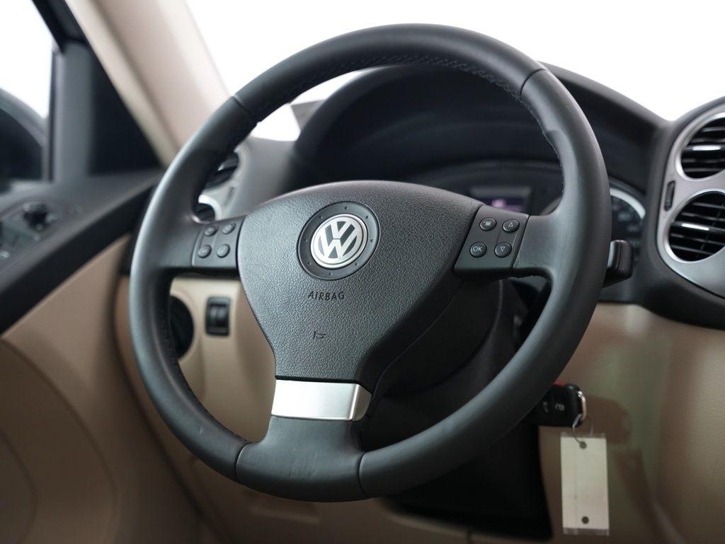 Volkswagen Tiguan AWD 4dr Wolfsburg 2010
