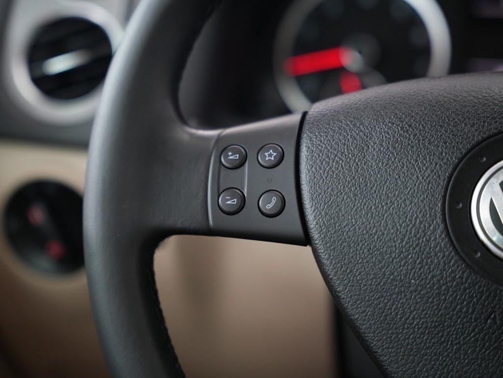 Volkswagen Tiguan AWD 4dr Wolfsburg 2010