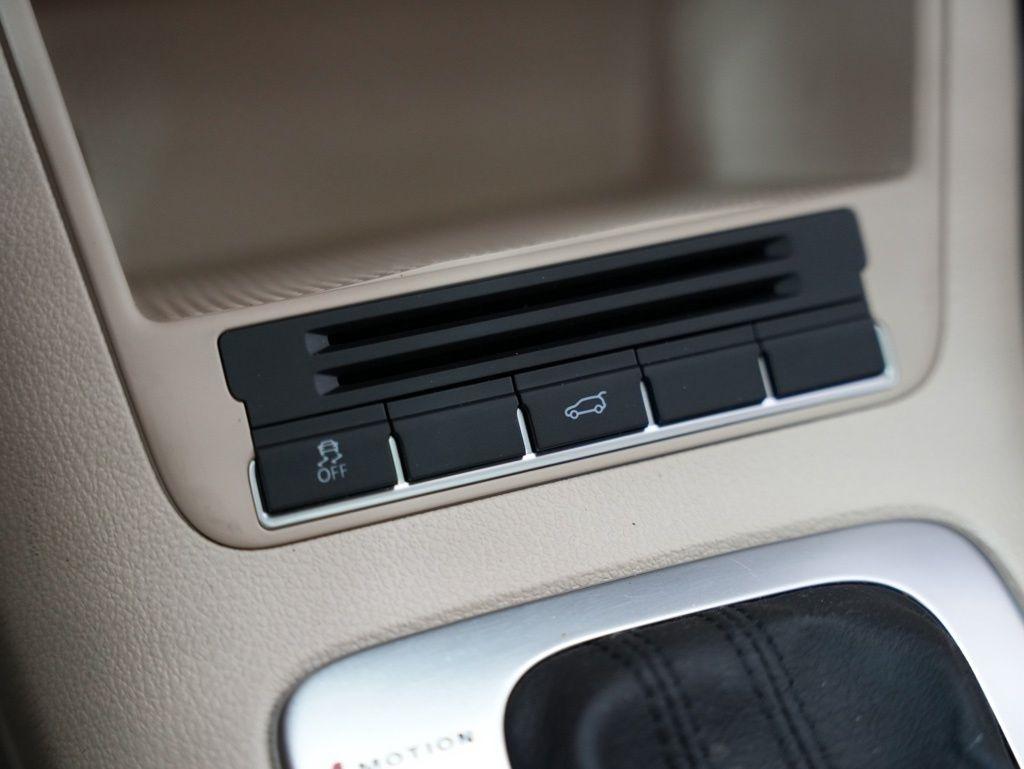 Volkswagen Tiguan AWD 4dr Wolfsburg 2010