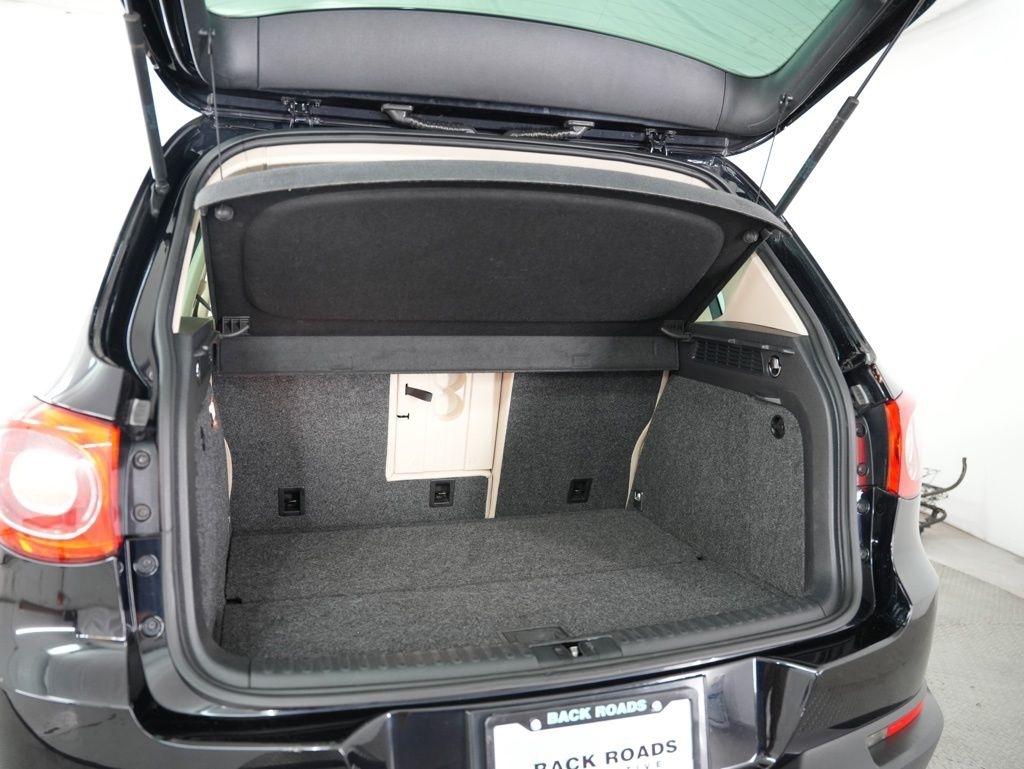 Volkswagen Tiguan AWD 4dr Wolfsburg 2010