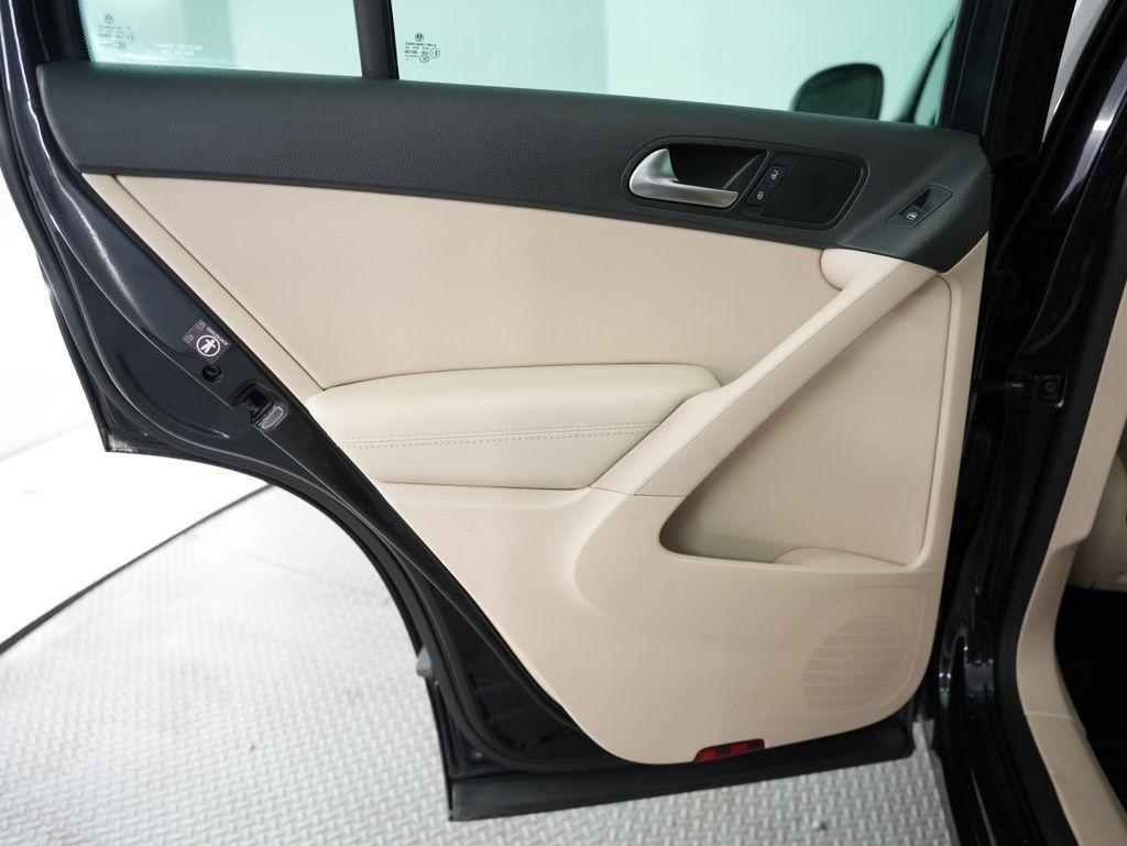 Volkswagen Tiguan AWD 4dr Wolfsburg 2010