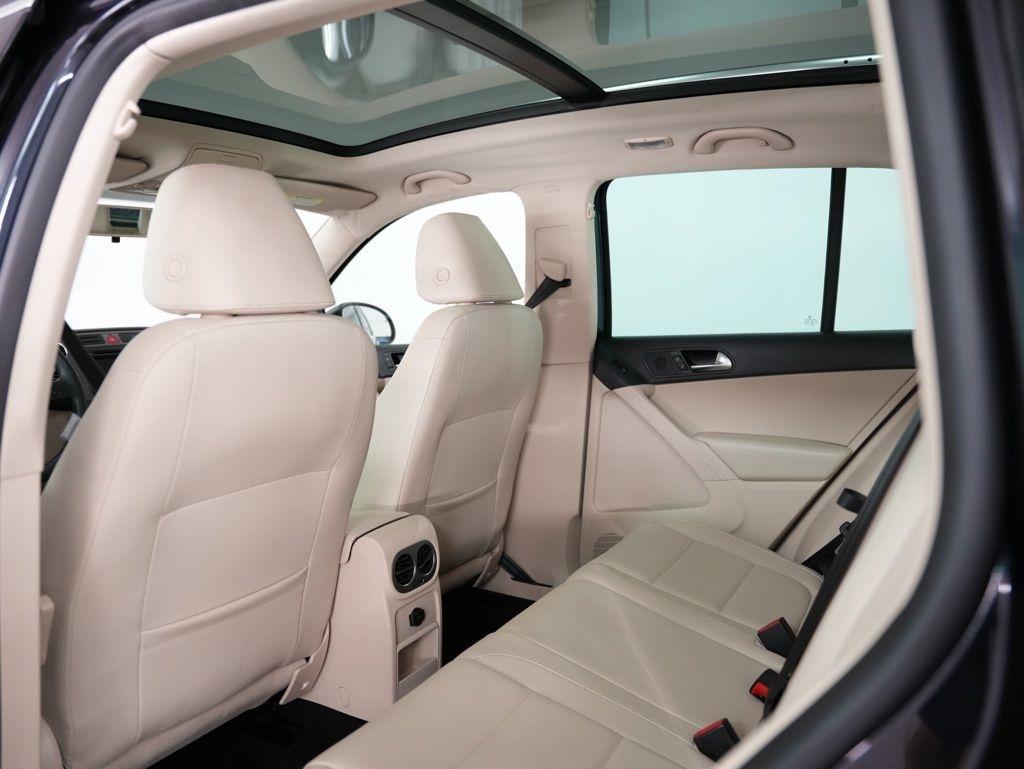 Volkswagen Tiguan AWD 4dr Wolfsburg 2010