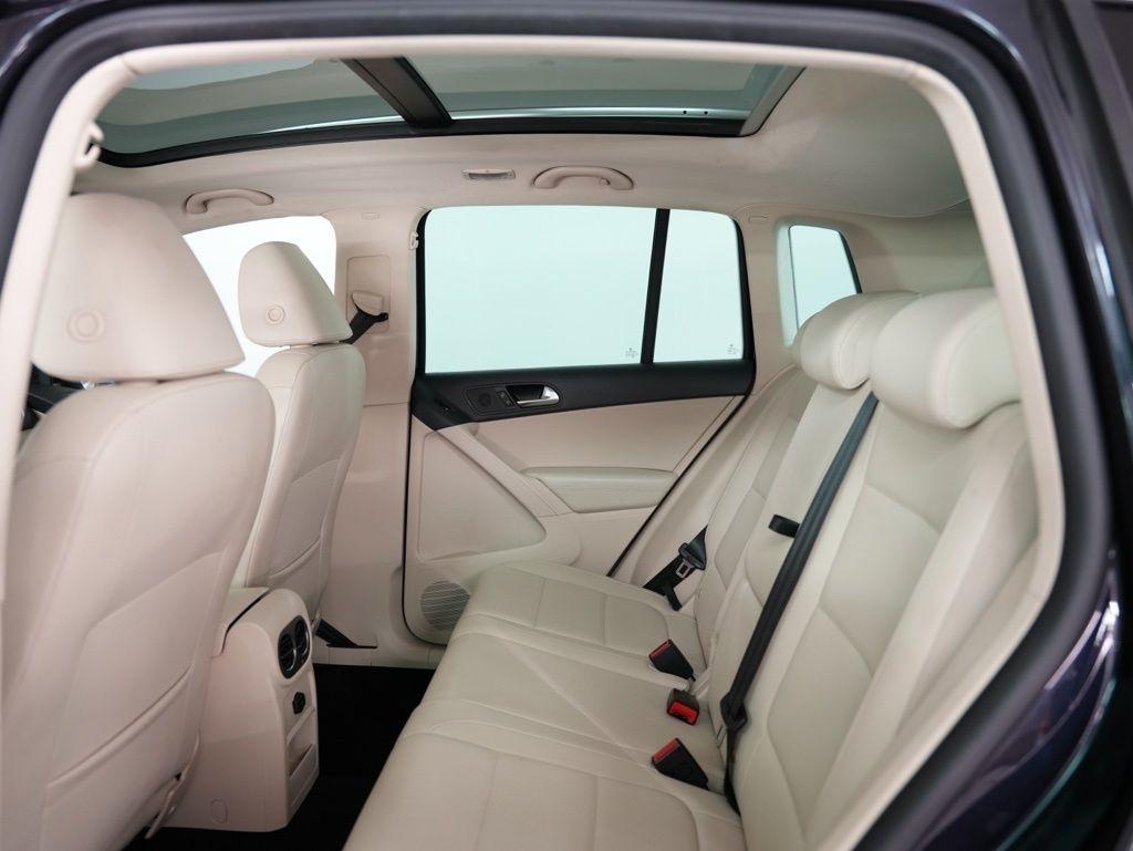 Volkswagen Tiguan AWD 4dr Wolfsburg 2010