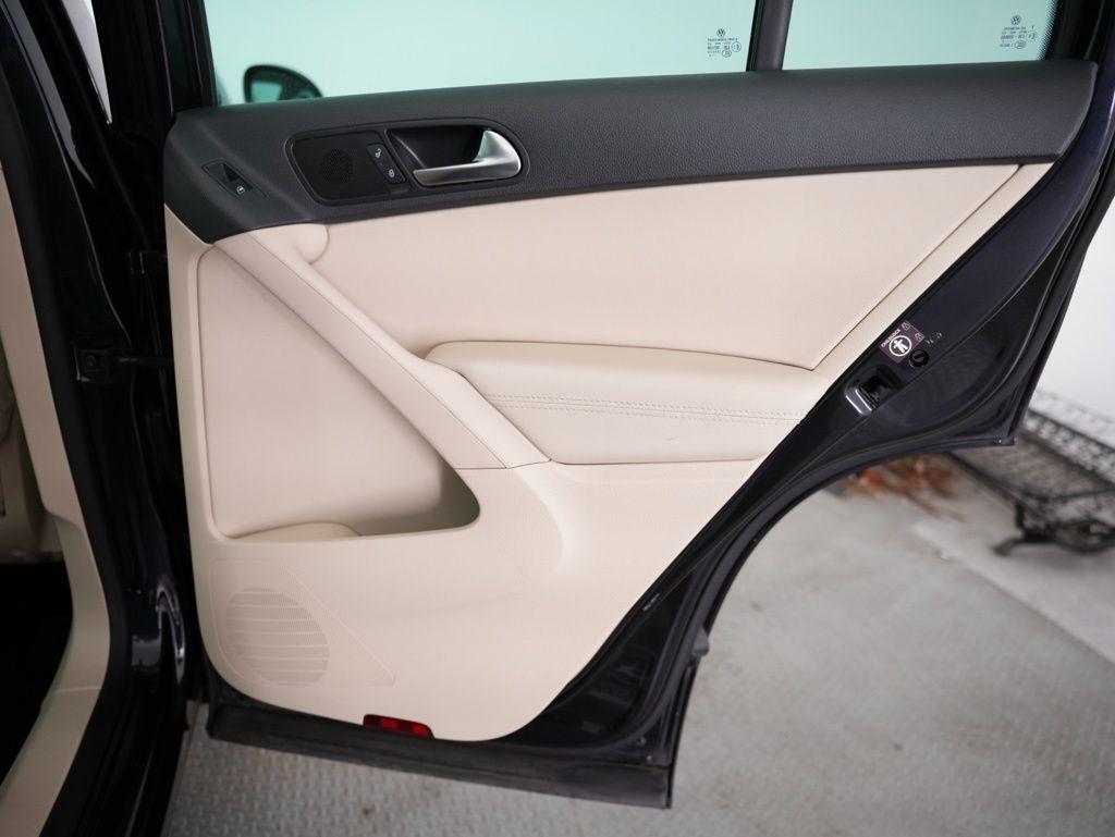 Volkswagen Tiguan AWD 4dr Wolfsburg 2010