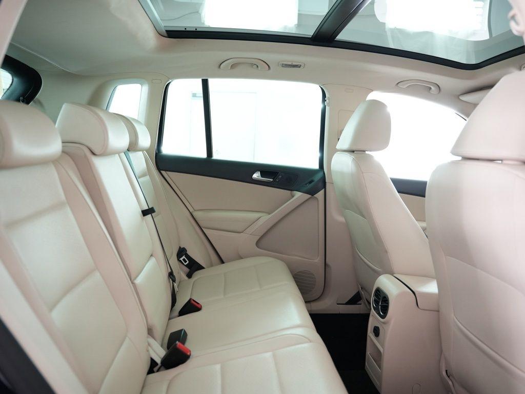 Volkswagen Tiguan AWD 4dr Wolfsburg 2010