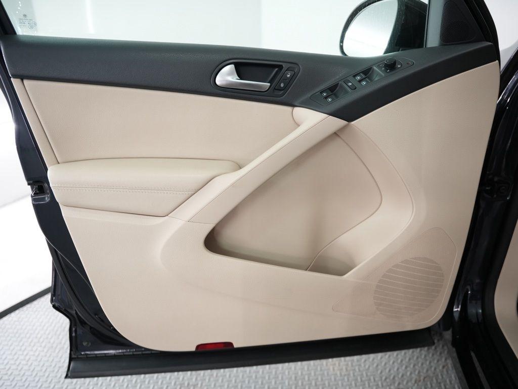 Volkswagen Tiguan AWD 4dr Wolfsburg 2010